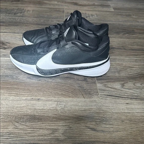 Brand new zoom freak 5s - Picture 2 of 3